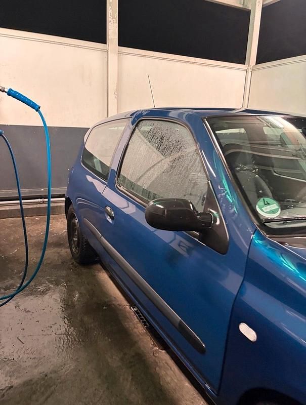 Gebraucht Renault Clio II 58 PS (42 kW) 2008 Blau Kleinwagen