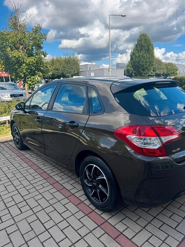 Braun Gebraucht 2013 Citroën C4 Limousine | 4.500 € (Fairer Preis) - Bild 1/4