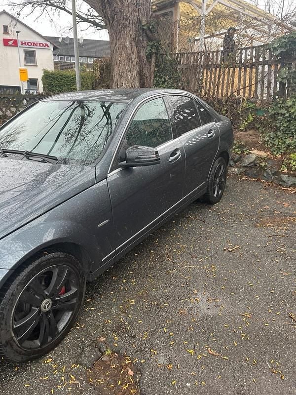 Gebraucht Mercedes C220 170 PS (125 kW) 2009 Grau Limousine