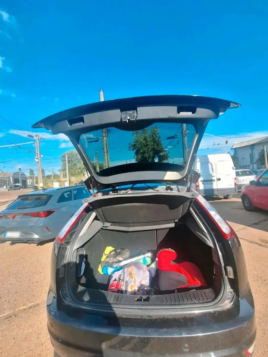 Gebraucht Ford Focus 100 PS (73 kW) 2010 Schwarz Kleinwagen