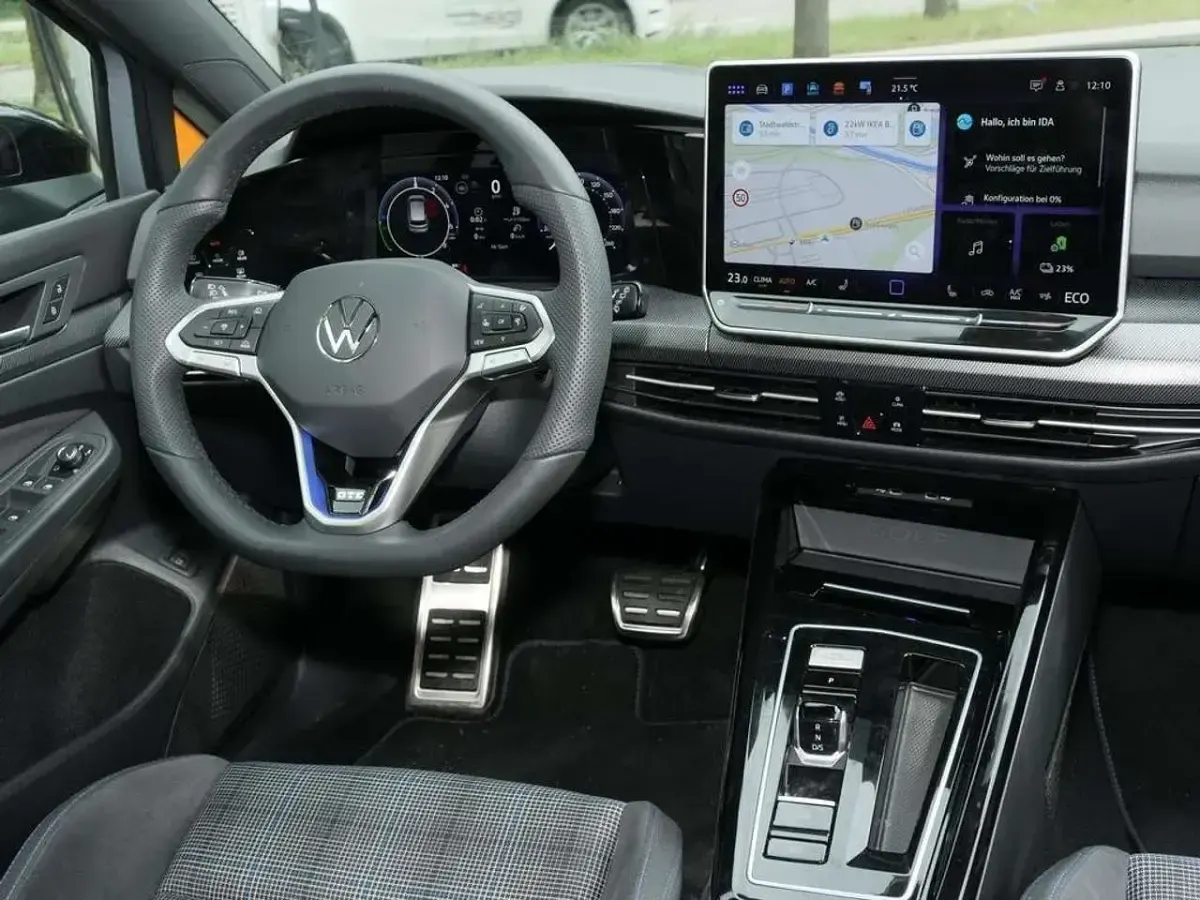 Gebraucht VW Golf VIII GTE 272 PS (200 kW) 2024 Silber Limousine