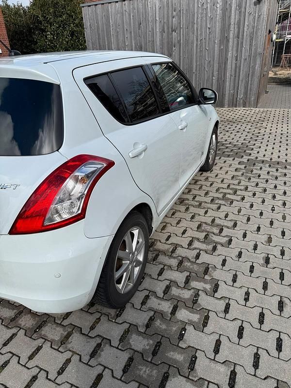 Gebraucht Suzuki Swift X-TRA 94 PS (69 kW) 2017 Weiß Kleinwagen