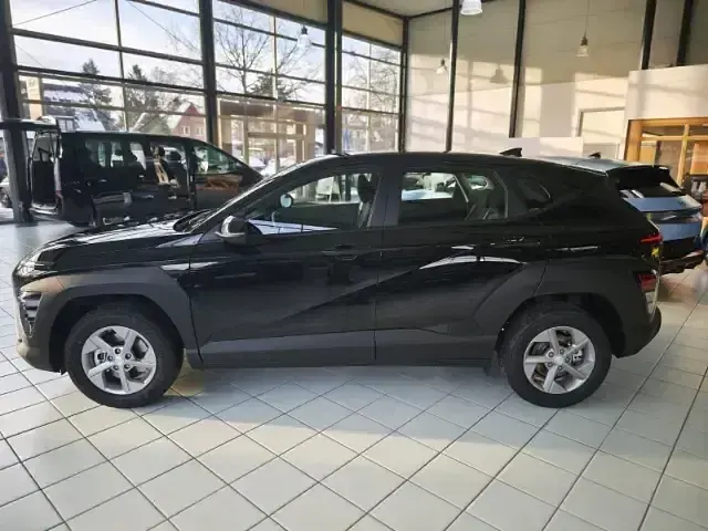 Neu Hyundai Kona Select 101 PS (74 kW) 2026 Schwarz SUV