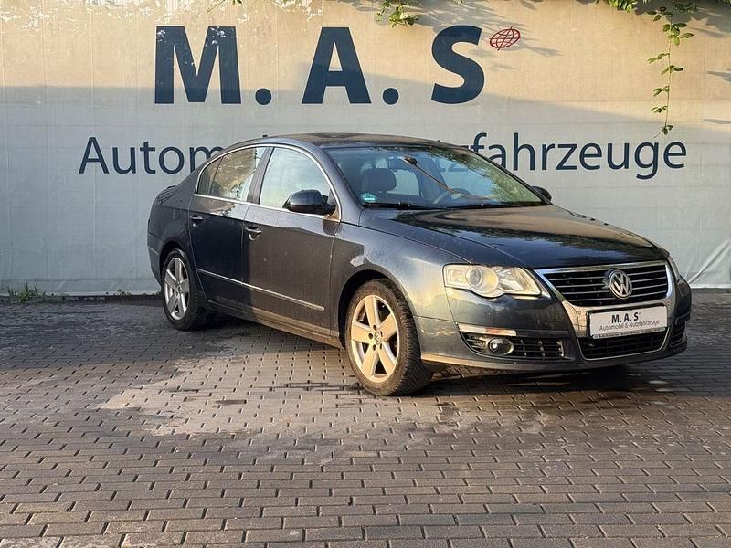 Blau Gebraucht 2005 VW Passat Highline Limousine | 1.250 € (Superpreis) - Bild 1/4