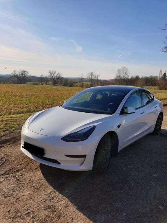 Weiß Gebraucht 2023 Tesla Model 3 RWD Limousine | 32.000 € (Etwas zu teuer) - Bild 1/4