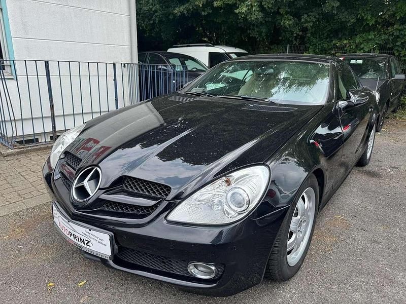 Obsidianschwarz metalliclack Gebraucht 2010 Mercedes SLK200 Cabrio | 8.999 € (Fairer Preis) - Bild 1/4