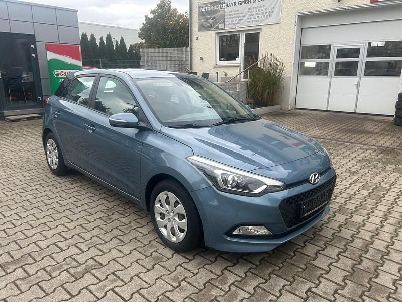 Blau Gebraucht 2016 Hyundai i20 Trend Kleinwagen | 8.999 € (Fairer Preis) - Bild 1/4
