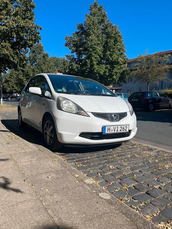 Weiß Gebraucht 2011 Honda Jazz Kleinwagen | 4.000 € (Fairer Preis) - Bild 1/4