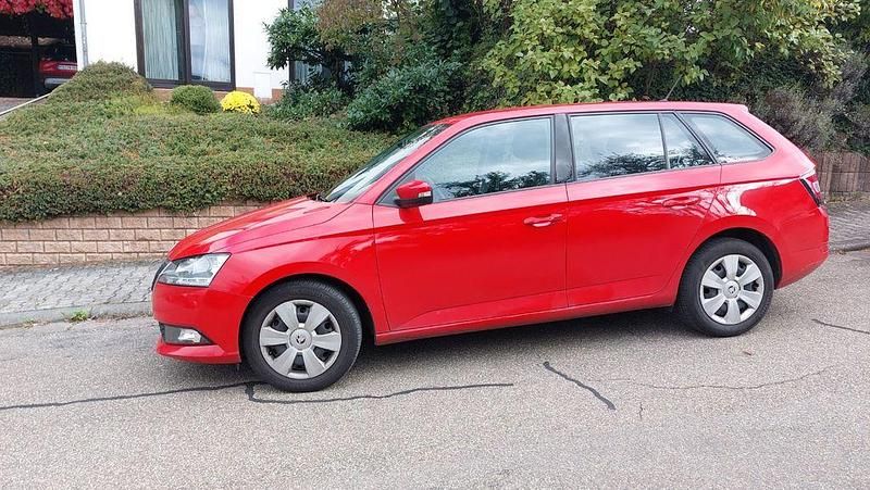 Rot Gebraucht 2019 Skoda Fabia Ambition Kombi | 9.990 € (Guter Preis) - Bild 1/4