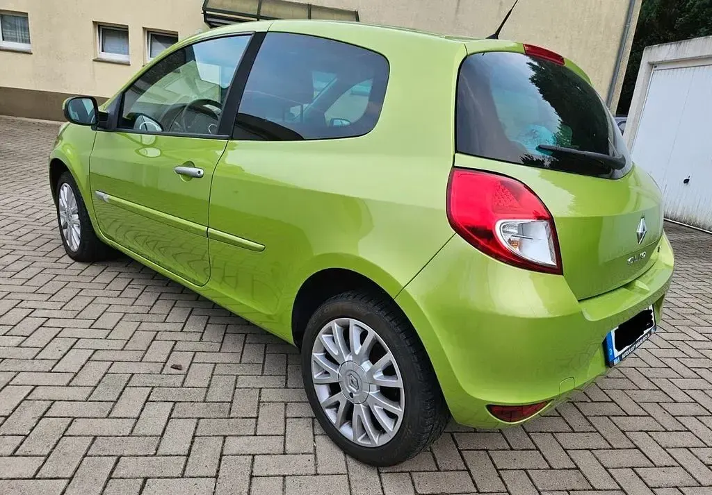 Gebraucht Renault Clio II Dynamique 103 PS (75 kW) 2011 Grün Limousine