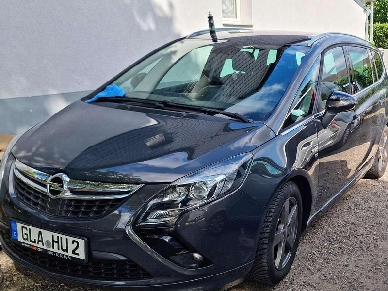 Grau Gebraucht 2016 Opel Zafira Tourer Edition Van / Kleinbus | 10.750 € - Bild 1/4