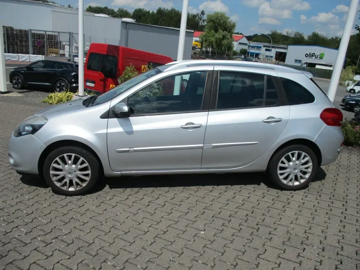 Gebraucht Renault Clio GrandTour Luxe 101 PS (74 kW) 2011 Silber Kombi