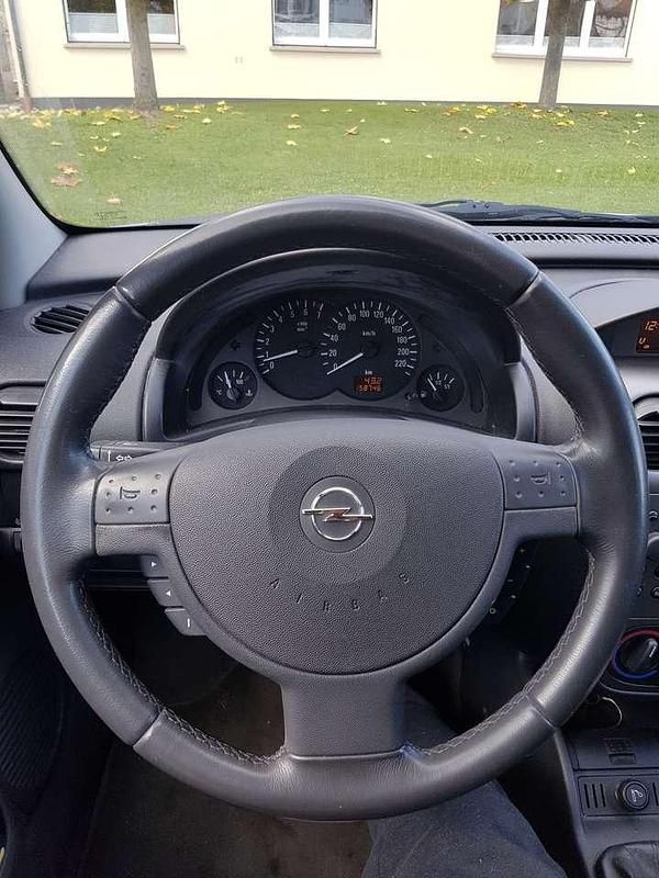 Silber Gebraucht 2004 Opel Corsa Sport Limousine | 1.299 € (Guter Preis) - Bild 1/4