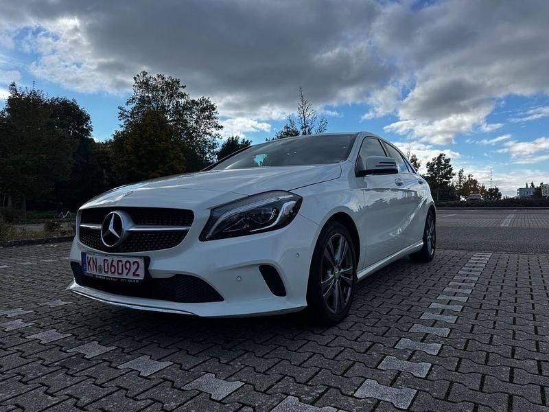 Weiß Gebraucht 2017 Mercedes A200 Limousine | 12.950 € (Guter Preis) - Bild 1/4
