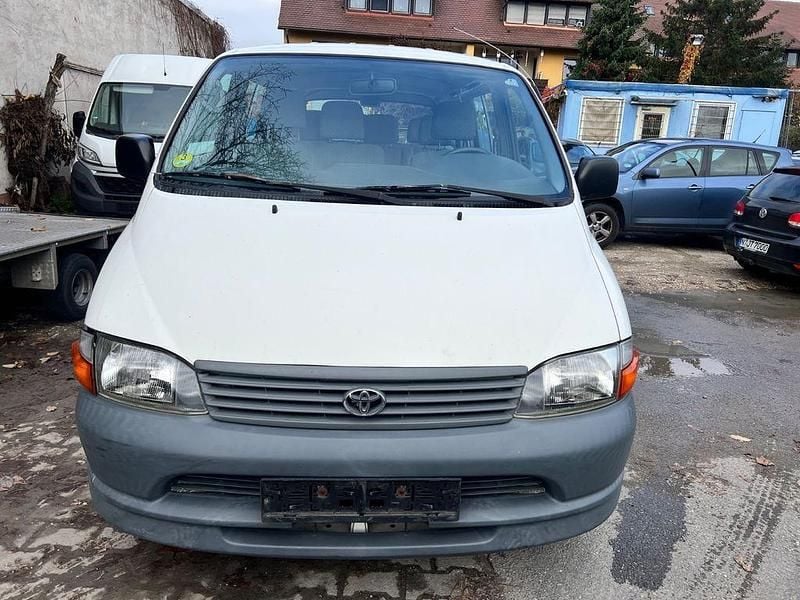 Weiß Gebraucht 2001 Toyota HiAce Van | 3.800 € (Fairer Preis) - Bild 1/4