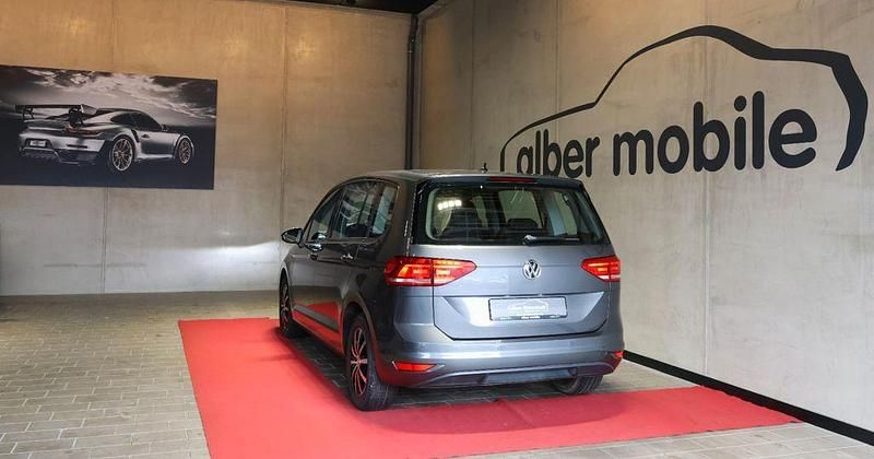 Gebraucht VW Touran Trendline 116 PS (85 kW) 2018 Grau Van / Kleinbus
