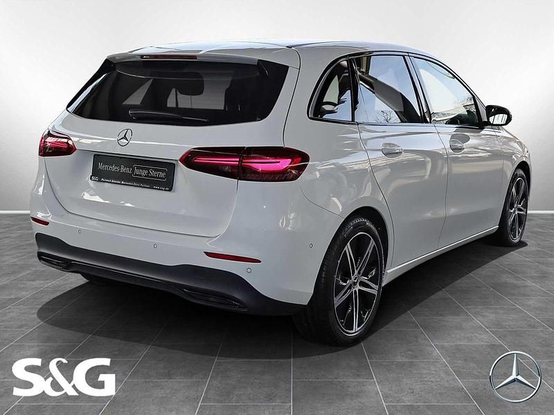 Gebraucht Mercedes B220 Progressive 190 PS (139 kW) 2024 Unilack polarweiß Van / Kleinbus