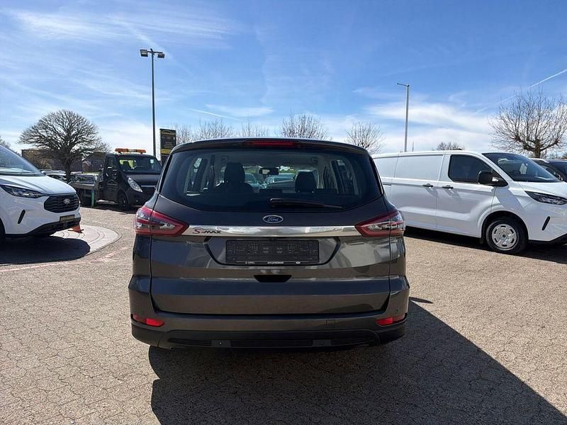 Gebraucht Ford S-MAX Titanium 160 PS (117 kW) 2016 Grau Van / Kleinbus