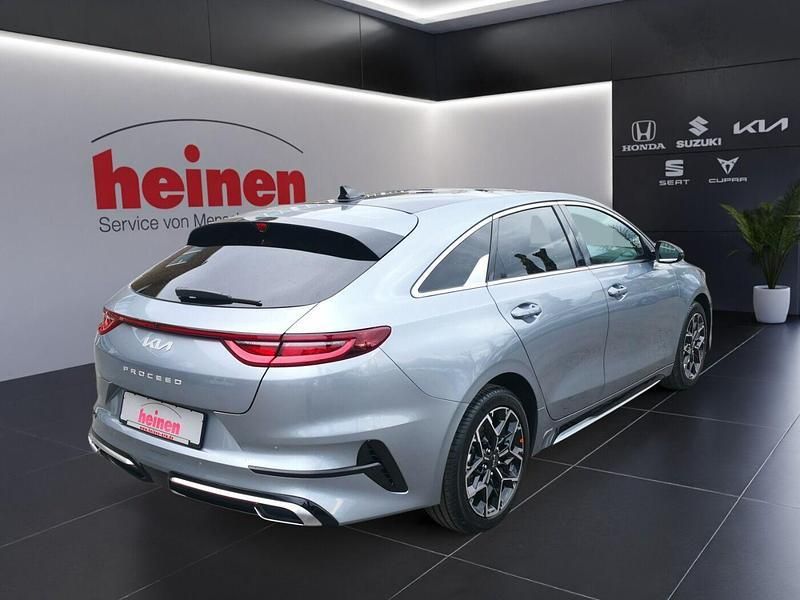 Neu Kia ProCeed GT-Line 140 PS (102 kW) 2025 Silber Kleinwagen