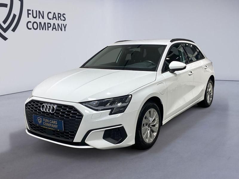 Weiß Gebraucht 2021 Audi A3 Basis Limousine | 20.950 € (Fairer Preis) - Bild 1/4