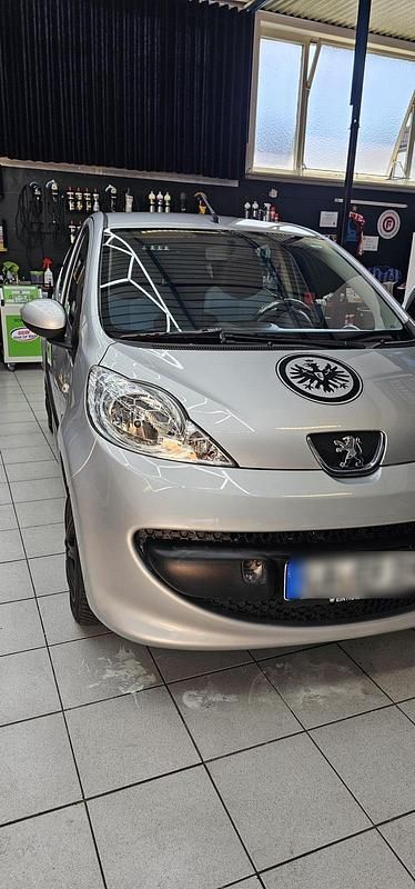 Silber Gebraucht 2008 Peugeot 107 Kleinwagen | 2.700 € (Fairer Preis) - Bild 1/4