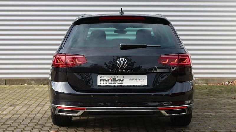 Gebraucht VW Passat Elegance 150 PS (110 kW) 2024 Deep black perleffekt Kombi