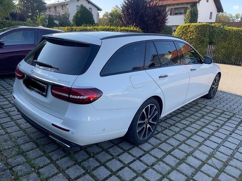 Gebraucht Mercedes E300 265 PS (194 kW) 2023 Weiß Kombi