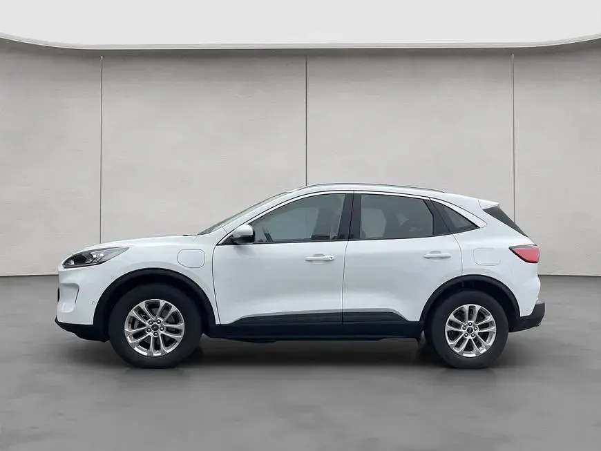 Gebraucht Ford Kuga Titanium 152 PS (111 kW) 2022 Frozen white SUV