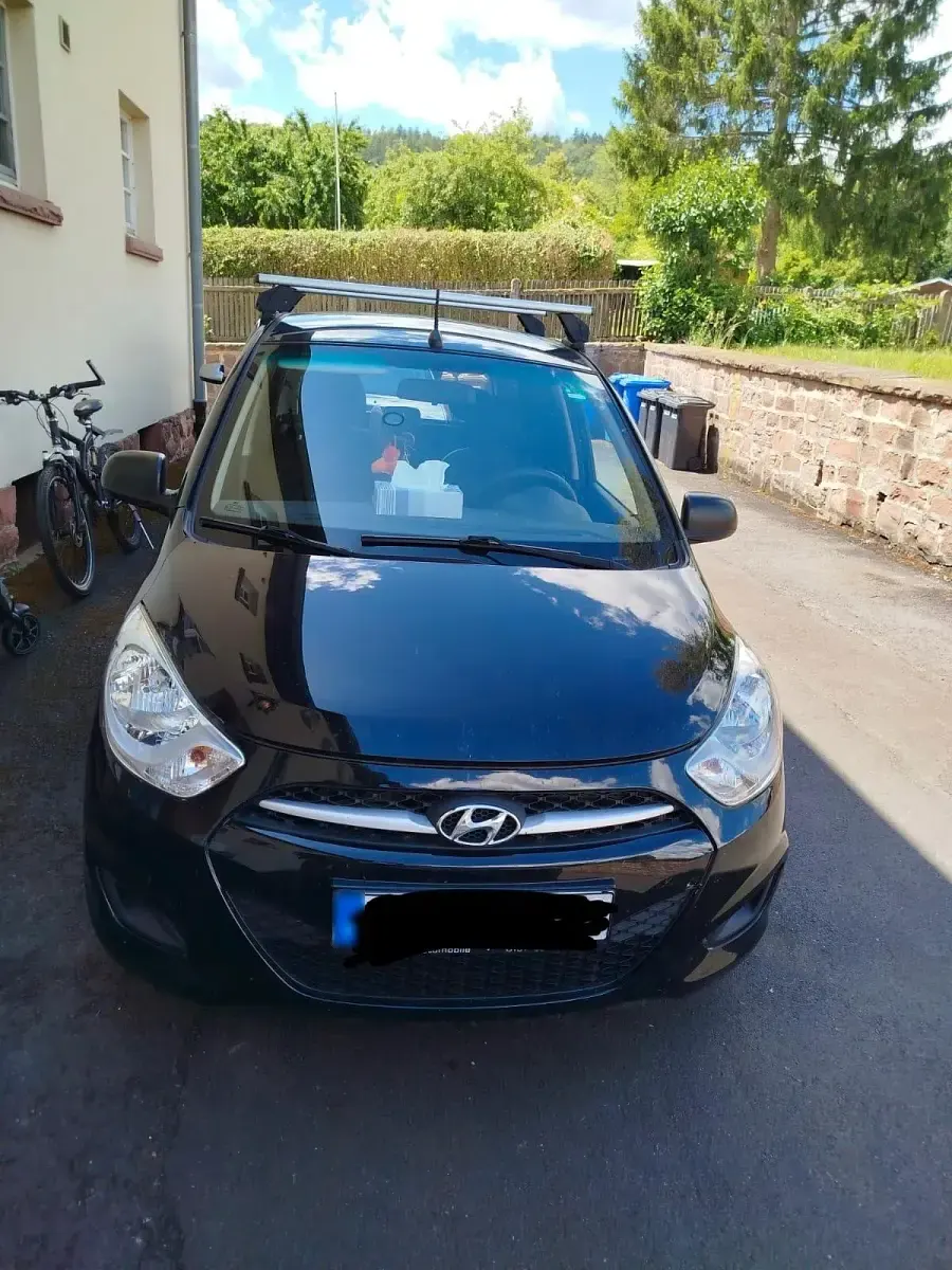 Gebraucht Hyundai i10 69 PS (50 kW) 2012 Schwarz Kleinwagen