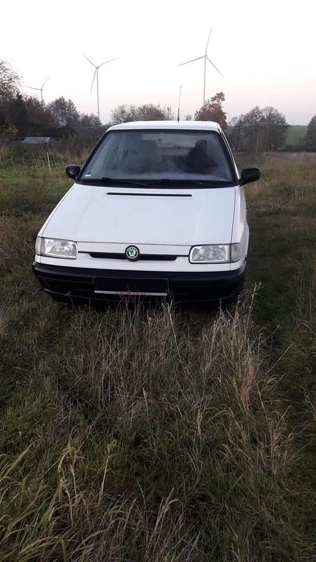 Weiß Gebraucht 1997 Skoda Felicia Kombi | 500 € - Bild 1/4