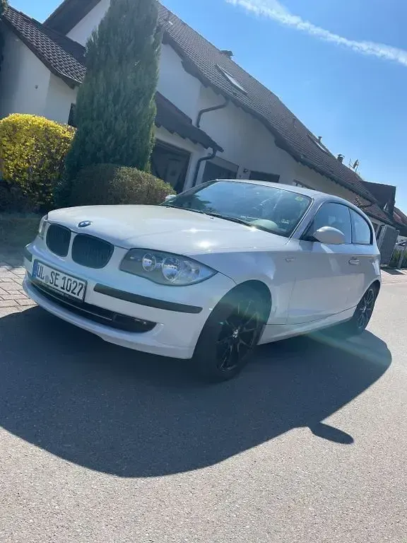 Gebraucht BMW 116 122 PS (89 kW) 2009 Weiß Kleinwagen