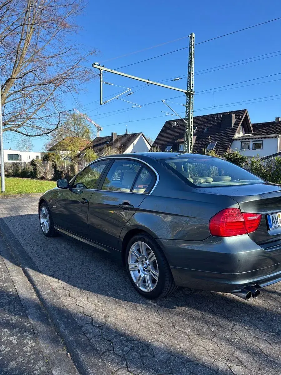 Gebraucht BMW 325 218 PS (160 kW) 2009 Grün Limousine