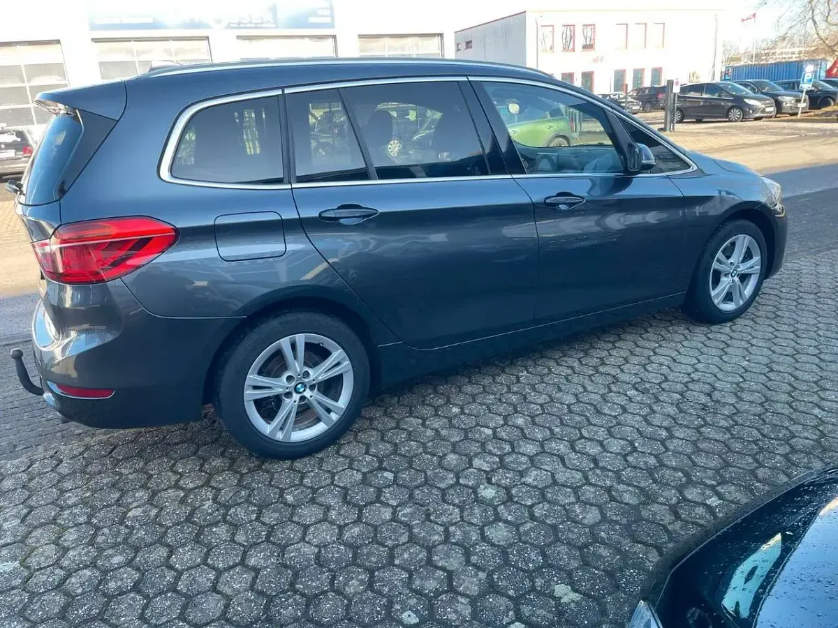Gebraucht BMW 218 Advantage 150 PS (110 kW) 2022 Grau Limousine