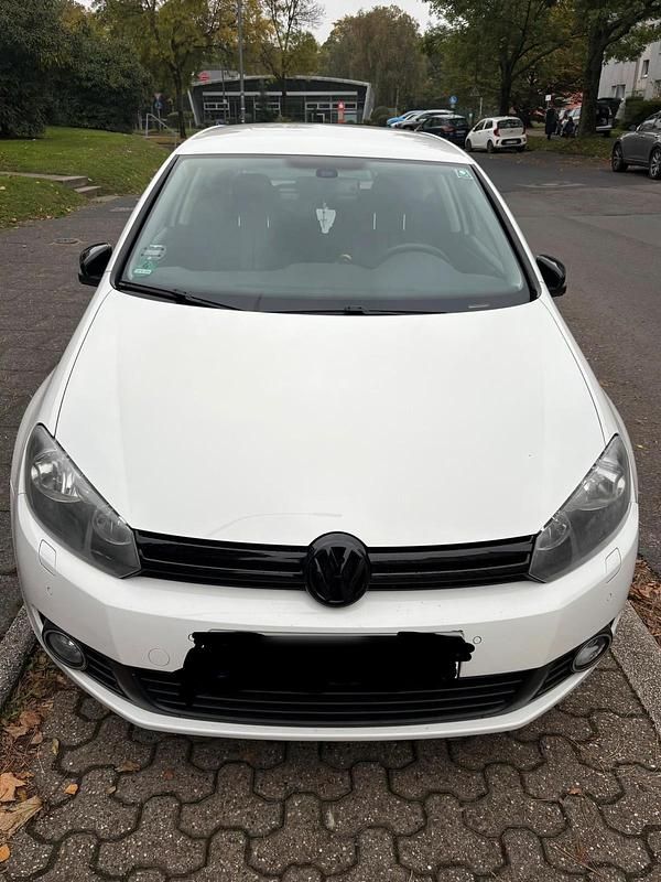 Gebraucht VW Golf VI Match 122 PS (89 kW) 2012 Weiß Kleinwagen