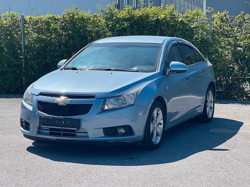 Blau Gebraucht 2011 Chevrolet Cruze LT Limousine | 2.999 € (Etwas zu teuer) - Bild 1/4