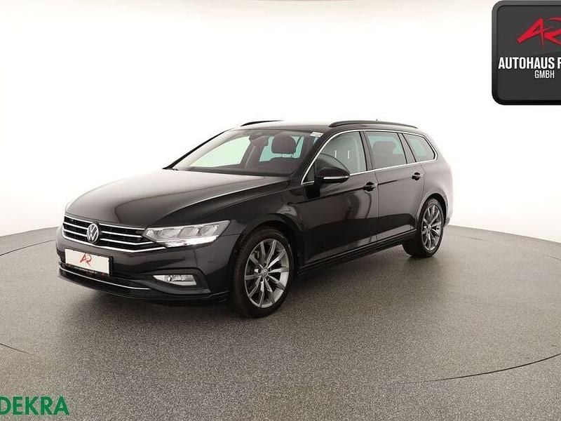 Gebraucht VW Passat R-line 150 PS (110 kW) 2023 Deep black perleffekt Kombi