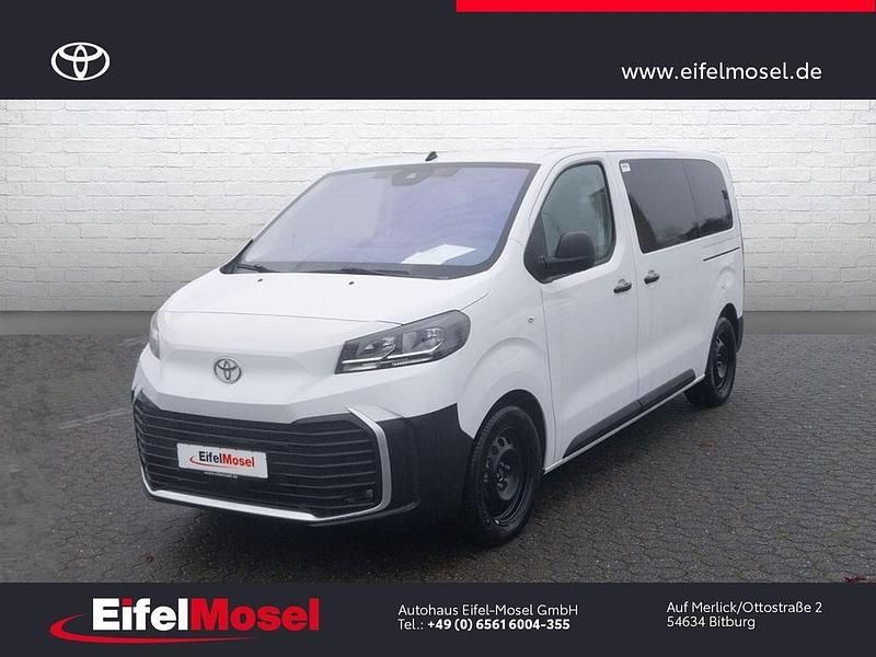 Icy white Gebraucht 2024 Toyota Proace Verso Comfort Kombi | 42.460 € (Teuer) - Bild 1/4