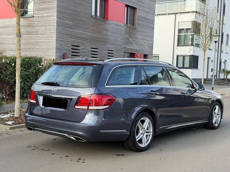 Gebraucht Mercedes E350 Avantgarde 252 PS (185 kW) 2014 Blau Limousine