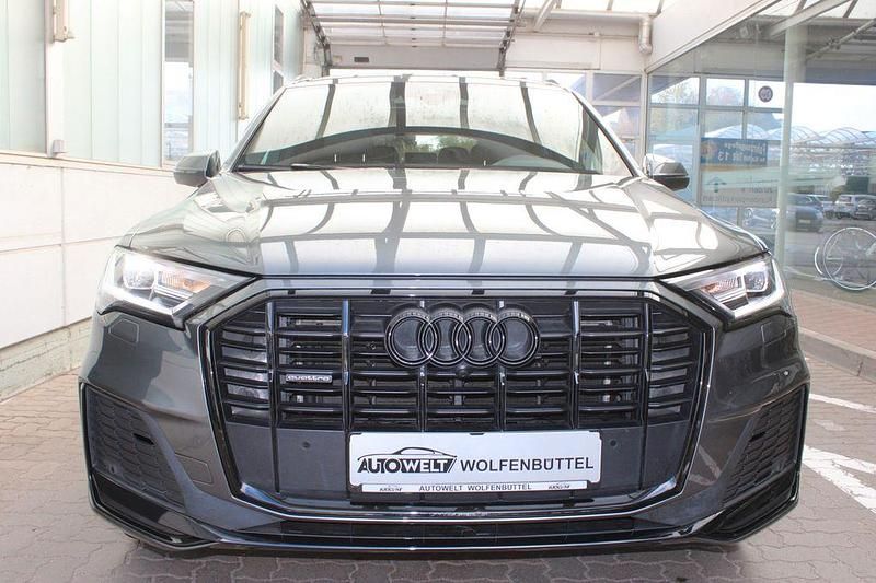 Grau Gebraucht 2021 Audi Q7 S-Line SUV | 47.990 € (Fairer Preis) - Bild 1/4