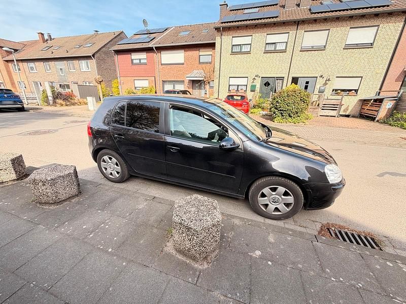 Second-hand VW Golf V 80 CP (58 kW) 2007 Negru Berlinǎ