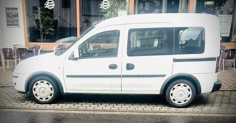 Weiß Gebraucht 2007 Opel Combo Van / Kleinbus | 1.600 € (Guter Preis) - Bild 1/4