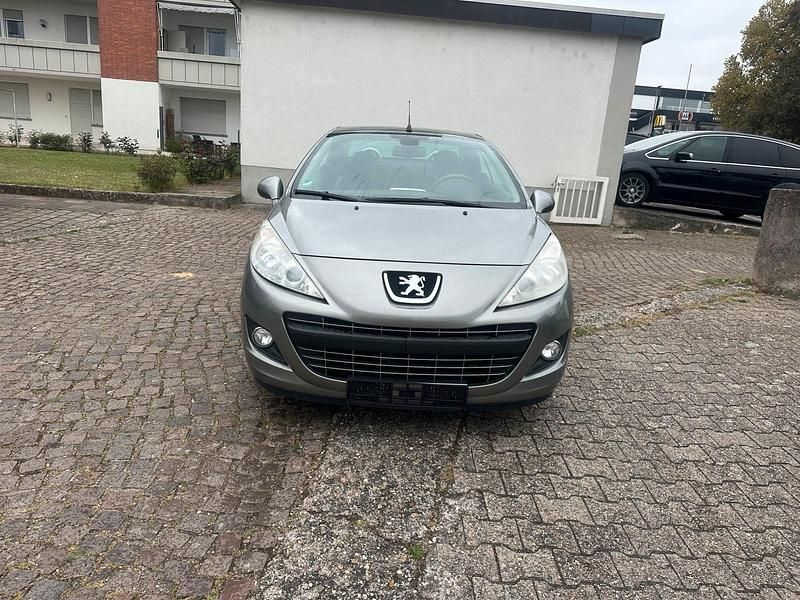 Grau Gebraucht 2010 Peugeot 207 CC Cabrio | 2.350 € (Fairer Preis) - Bild 1/4