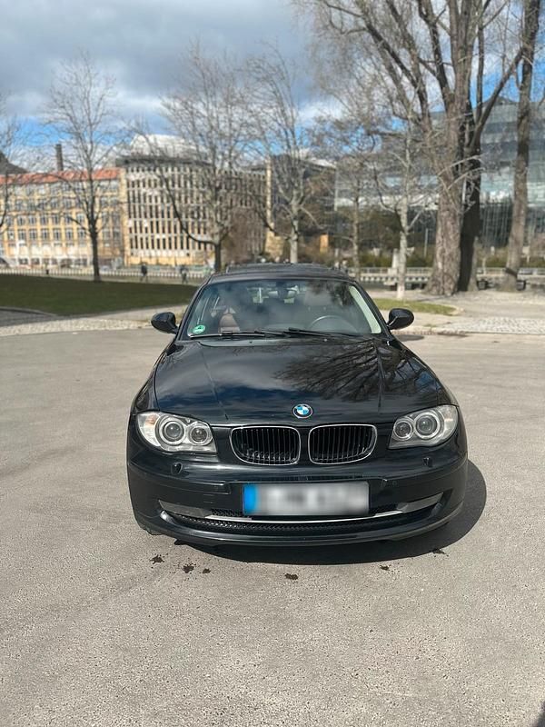 Gebraucht BMW 120 177 PS (130 kW) 2010 Schwarz Kleinwagen