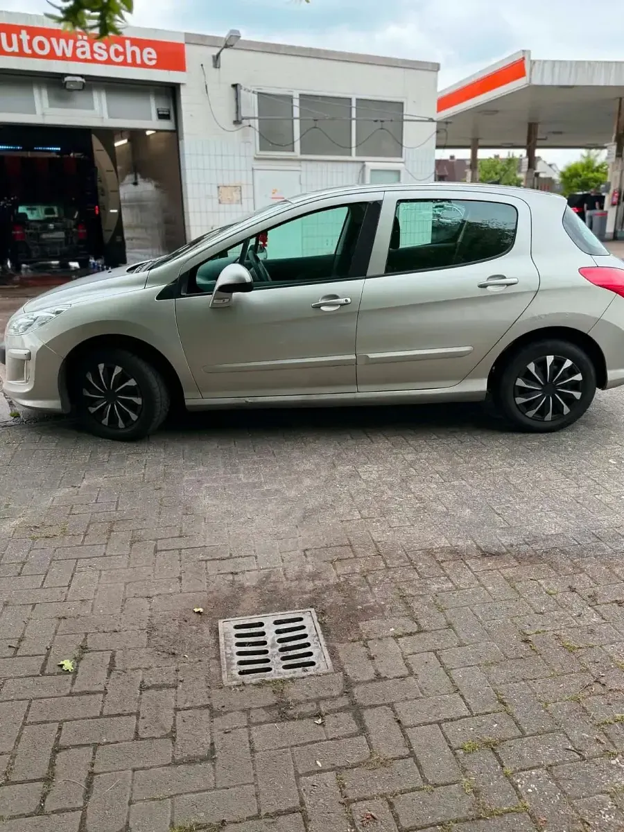 Gebraucht Peugeot 308 105 PS (77 kW) 2010 Silber Kleinwagen