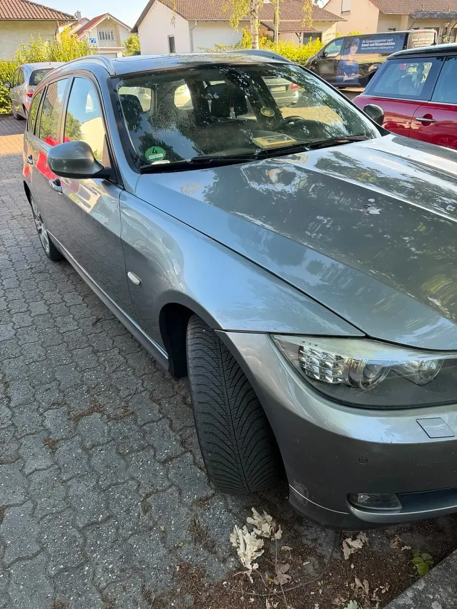 Gebraucht BMW 318 143 PS (105 kW) 2011 Grau Kombi