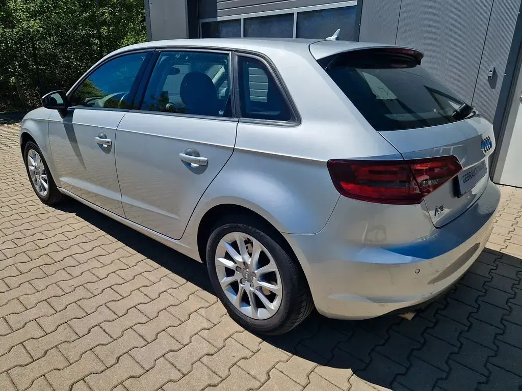 Gebraucht Audi A3 Attraction 140 PS (102 kW) 2014 Silber Limousine