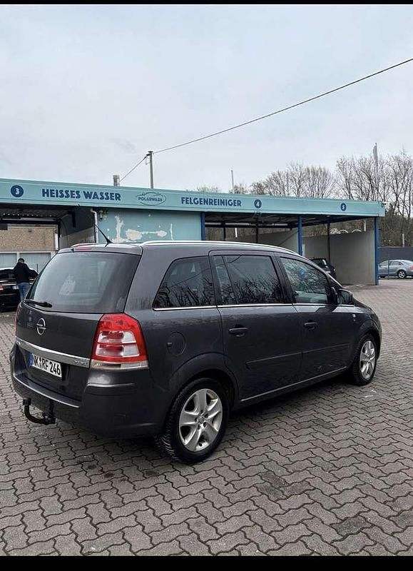 Gebraucht Opel Zafira 125 PS (91 kW) 2010 Van / Kleinbus