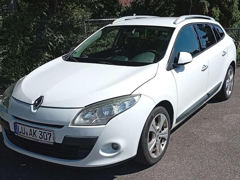 Weiß Gebraucht 2009 Renault Mégane GrandTour Dynamique Kombi | 2.750 € (Fairer Preis) - Bild 1/4