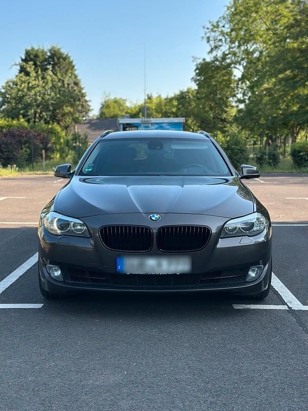 Braun Gebraucht 2011 BMW 535 Shadowline Kombi | 12.950 € (Etwas zu teuer) - Bild 1/4