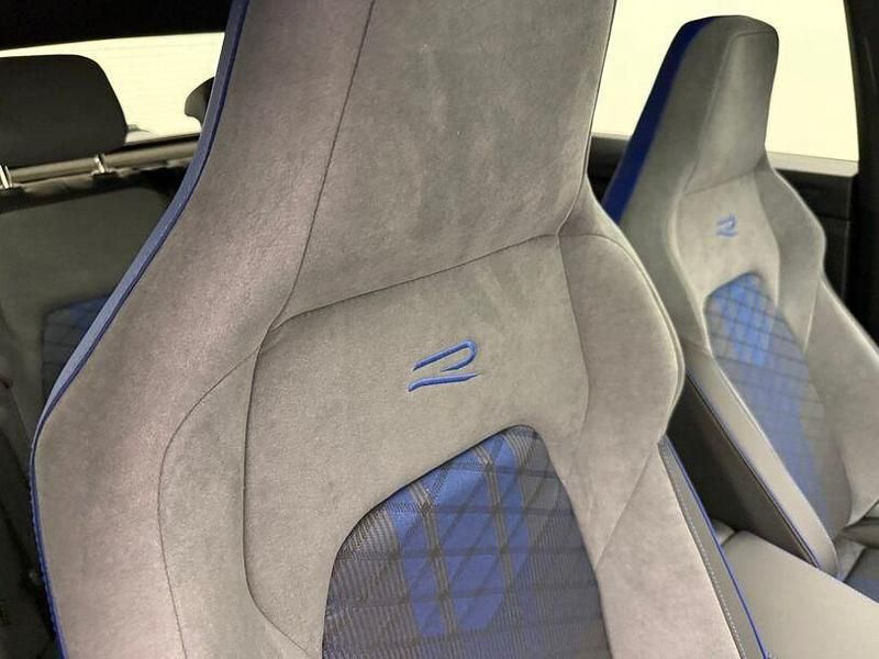 Gebraucht VW Golf VIII Black Edition 333 PS (244 kW) 2025 Schwarz Limousine